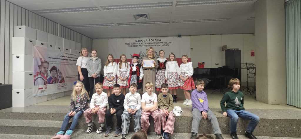 Śladami polskiej kultury, tańca i melodii.